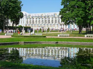 Pond Near Catherine Palace Wallpaper