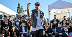 Popping Man In Crowd [wallpaper] Wallpaper