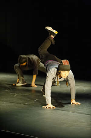 Popping Raising Leg [wallpaper] Wallpaper