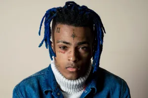 Posthumous Xxxtentacion With Blue Dreads Wallpaper