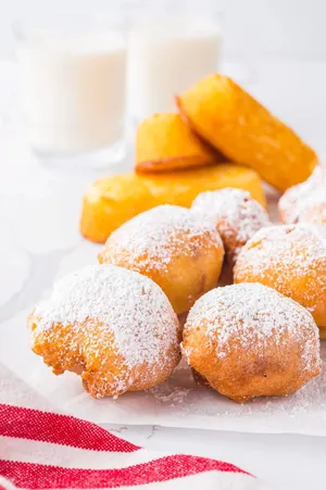 Powdered Mini Donutsand Twinkieswith Milk Wallpaper