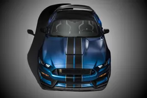Power And Beauty Unleashed: Ford Mustang Shelby Gt350 Wallpaper