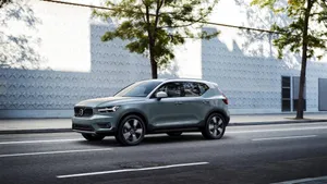 Powerful Elegance: Volvo Xc40 2021 Wallpaper