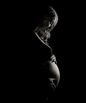 Pregnant Belly Monochrome Aesthetic Wallpaper