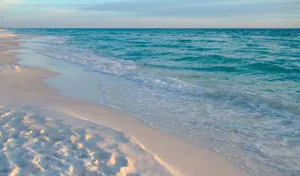 Preppy Beach Aesthetic Waves Wallpaper