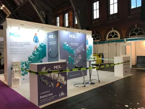 Presenting Innovative Ideas At A Trade Show Exhibition Wallpaper