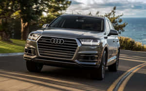 Prestigious Luxury - Audi Q7 Wallpaper