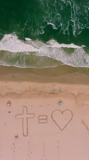 Pretty Cross Pendant Wallpaper