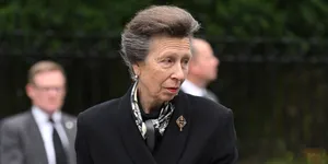 Princess Anne Looking Somber In Mourning Wallpaper