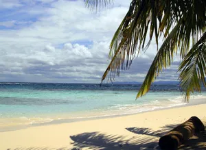 Pristine Sands At A Serene Bahamas Beach Wallpaper