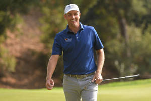 Professional Golfer Brendon Todd In Action Wallpaper