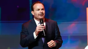 Professional Speakerat Event.jpg Wallpaper