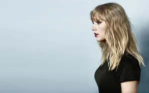 Profile Viewof Blonde Womanwith Red Lipstick Wallpaper