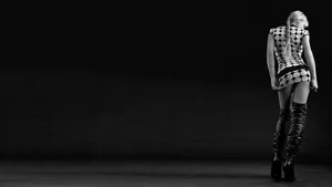 Provocative Black And White Photoshoot Wallpaper