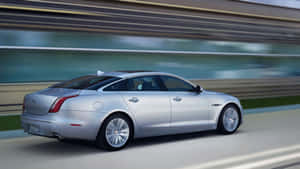 Pulse Racing Luxury - Jaguar Xj Wallpaper