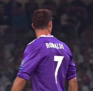 Purple Ronaldo Jersey Number7 Wallpaper