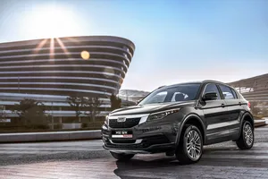 Qoros5 S U V Urban Backdrop Wallpaper