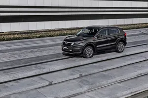 Qoros5 S U V Urban Drive Wallpaper