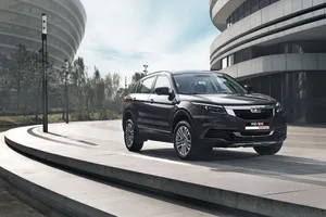 Qoros5 S U V Urban Setting Wallpaper