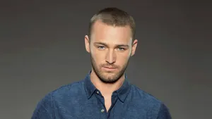 Quantico Actor Jake Mclaughlin Wallpaper