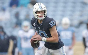 Quarterback Drake Maye Action Shot Wallpaper