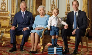 Queen Elizabeth With Three Generation Princes Wallpaper