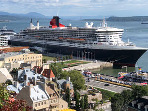 Queen Mary 2 Cruise Ship Wallpaper