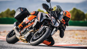 Racer Hanging Off A Ktm Duke 200 Wallpaper