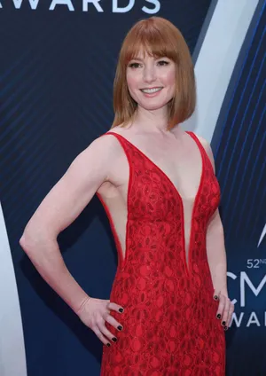 Radiant Alicia Witt Posing During A Photoshoot Wallpaper