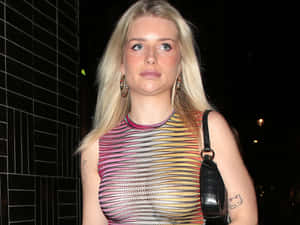 Radiant Lottie Moss In A Vibrant Ensemble Wallpaper