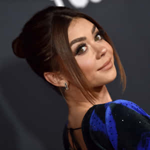 Radiant Sarah Hyland Posing At An Event Wallpaper