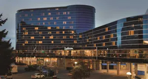 Radisson Hotel Richmond Twilight Exterior Wallpaper