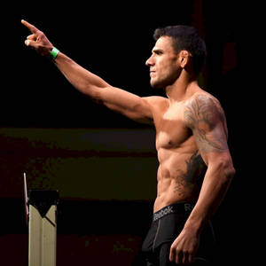 Rafael Dos Anjos Pointing To Audience Wallpaper