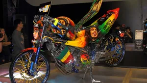 Raider 150 Fi Custom Design Wallpaper