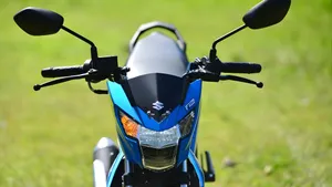 Raider 150 Fi Front View Wallpaper