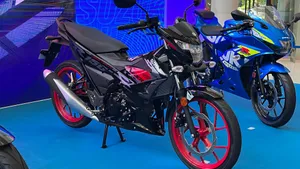 Raider 150 Fi Sporty Motorcycle Wallpaper