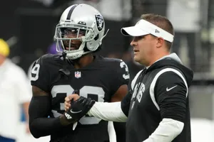 Raiders Playerand Coach Discussion Wallpaper