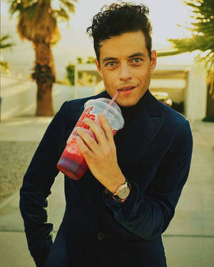 Rami Malek Drinking Gulp Wallpaper
