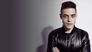 Rami Malek Minimalist Bnw Wallpaper