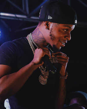 Rapper Toosii Gives An Electrifying Performance Wallpaper