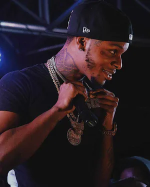 Rapper Toosii Gives An Electrifying Performance Wallpaper