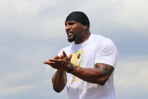 Ray Lewis Speaking Outdoors Wallpaper