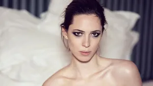 Rebecca Hall Looking Stunning In High Definition Photoshoot Wallpaper