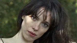 Rebecca Hall Smiling Wallpaper