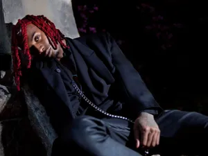 Red Dreaded Mystery Man900x675 Wallpaper