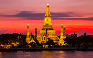 Red Sky In Wat Arun Wallpaper