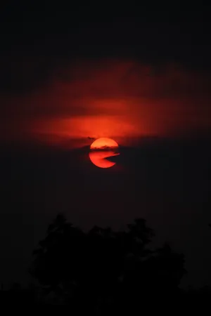 Reddish Dark Sun Wallpaper