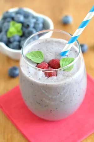 Refreshing Blueberry Smoothie Wallpaper