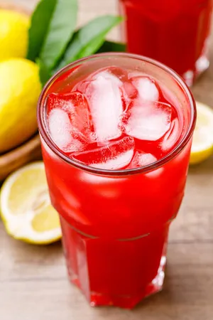 Refreshing Glass Of Pink Lemonade Wallpaper