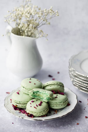 Refreshing Mint Macaron Pastry Wallpaper